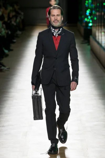 Look 12